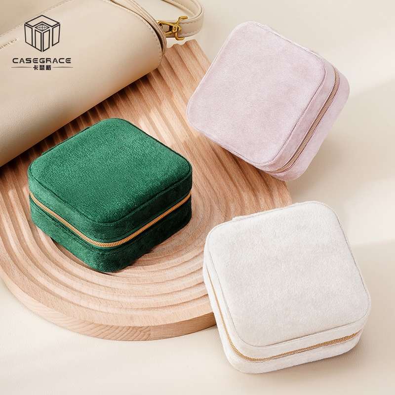 Hộp Đựng Trang Sức Bằng Nhung Sang Trọng