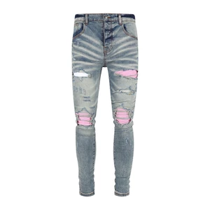 Quần jean nam xanh nhạt mới thời trang với miếng dán xếp li và đục lỗ, placket nút, xu hướng đường phố cao cấp, thương hiệu hip-hop, quần jean thon gọn co giãn chất lượng cao