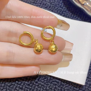 Bông tai titan cao cấp không gỉ mạ vàng 24k thiết kế bi tròn hoạ tiết trẻ trung dành cho nữ