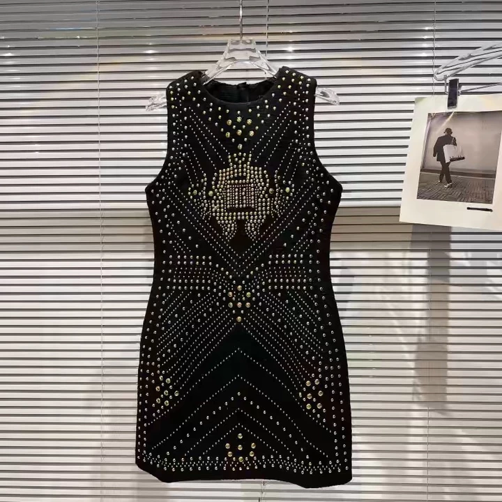 Công nghiệp nặng Công nghiệp nặng Phong cách đinh tán nóng Váy đính đá mùa xuân 2024 Phong cách mới Tweed eo hẹp Váy nữ