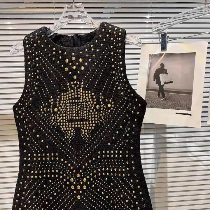 Công nghiệp nặng Công nghiệp nặng Phong cách đinh tán nóng Váy đính đá mùa xuân 2024 Phong cách mới Tweed eo hẹp Váy nữ