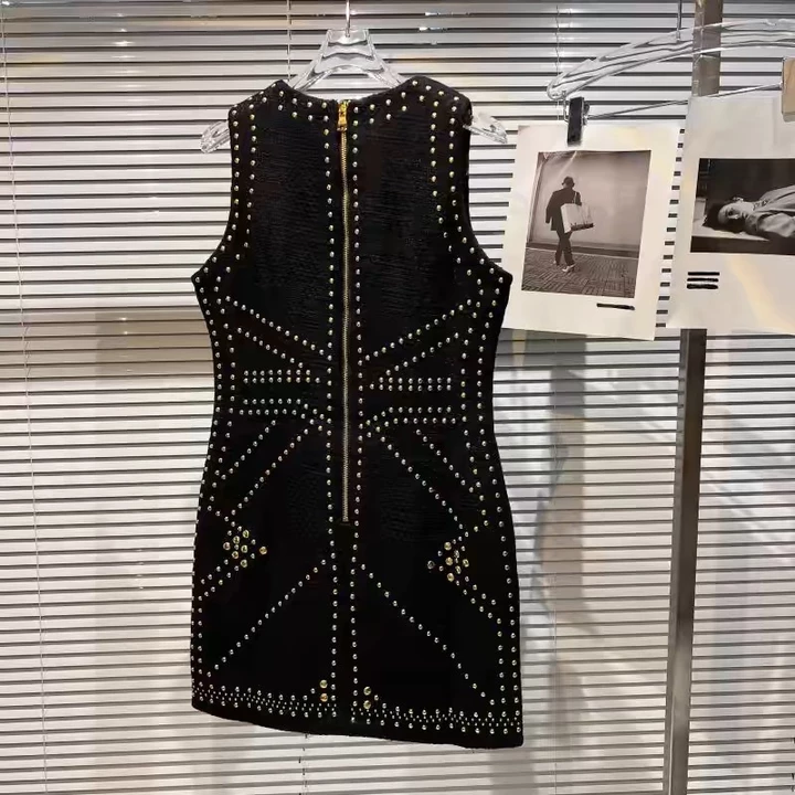 Công nghiệp nặng Công nghiệp nặng Phong cách đinh tán nóng Váy đính đá mùa xuân 2024 Phong cách mới Tweed eo hẹp Váy nữ