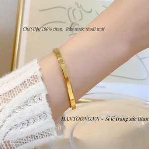 Vòng tay bằng chất liệu titan không gỉ mạ vàng 18k thiết kế trơn phong cách thời trang đơn giản dành cho nữ