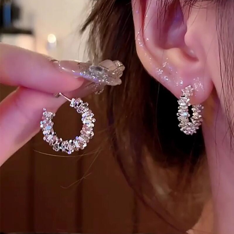 S925 Bạc Kim Ánh Sáng Sang Trọng Và Nhỏ Đám Đông Hình Chữ C Bông Tai Nữ Tính Khí Đa Năng Siêu Lấp Lánh Bông Tai