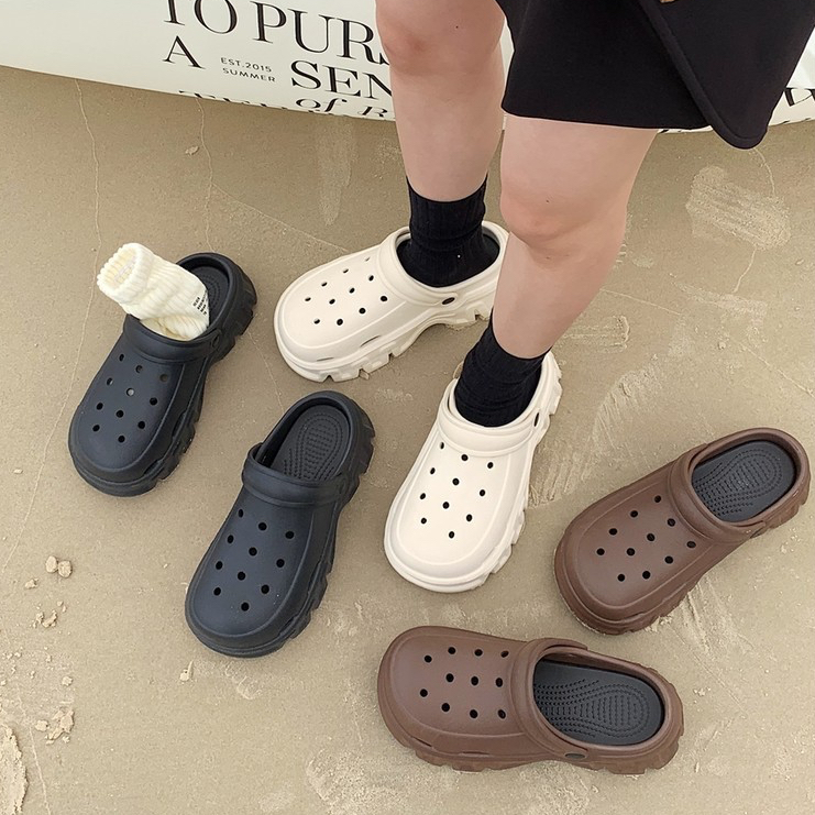 [Tăng chiều cao 7CM] Giày có lỗ phong cách thể thao thời trang Dép hai cánh Baotou Dép đế dày Dép đế dày Dép phẳng Đế dày Khử mùi cao chống trượt Giày đi biển Baotou mặc ngoài trời