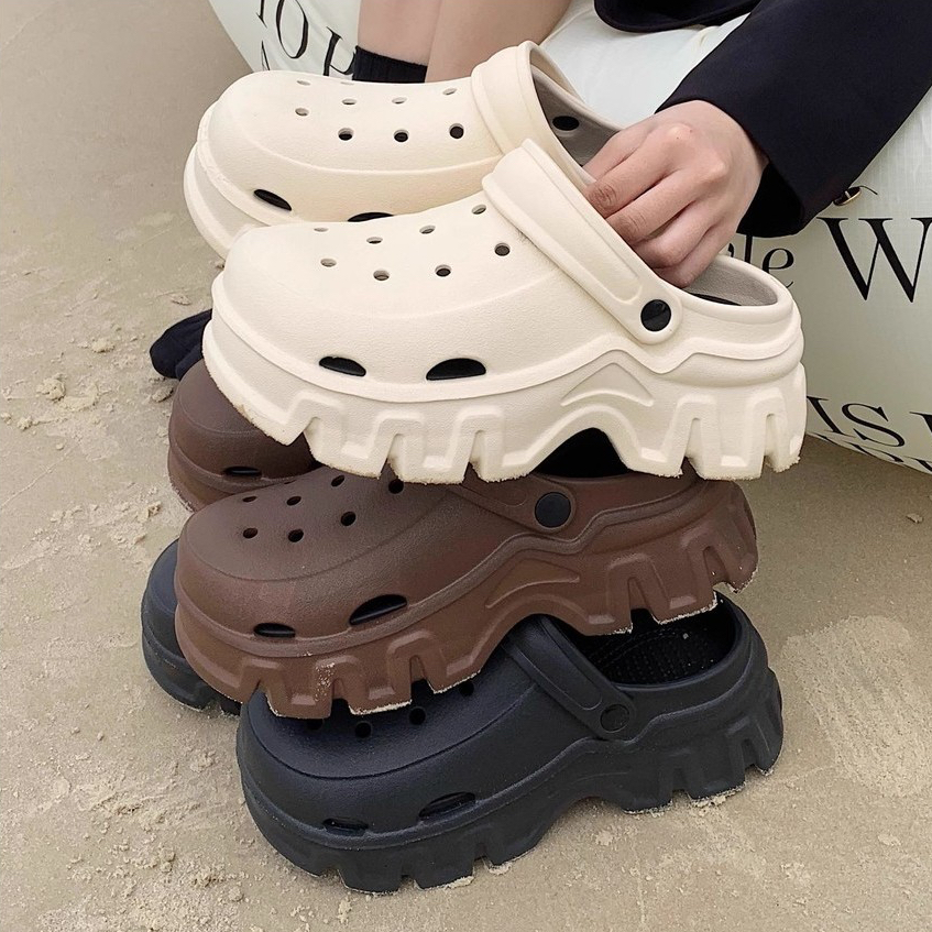 [Tăng chiều cao 7CM] Giày có lỗ phong cách thể thao thời trang Dép hai cánh Baotou Dép đế dày Dép đế dày Dép phẳng Đế dày Khử mùi cao chống trượt Giày đi biển Baotou mặc ngoài trời