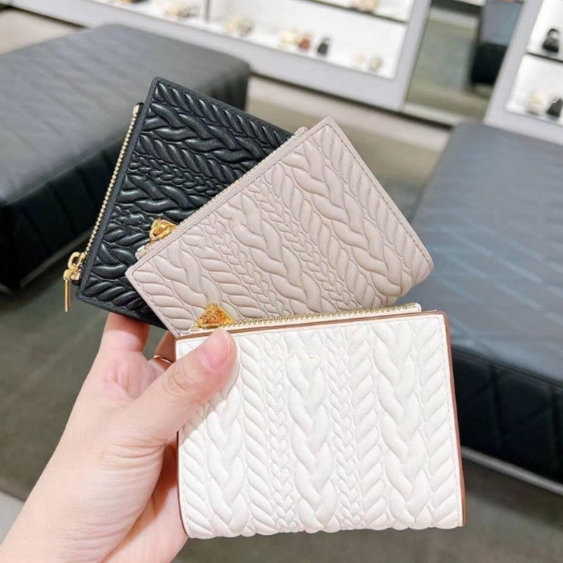 Ví gấp nữ có dây kéo ngắn dập nổi lúa mì 10681108