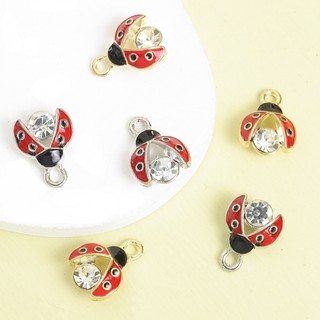 10 Chiếc Tinh Tế Mini Đỏ Bọ Rùa Men Quyến Rũ Với Kim Cương Giả Sáng Bóng & Ngọc Trai Kẻ Sọc Dễ Thương 3D Cánh Cứng Thiết Kế Thả Dầu Hợp Kim Mặt Dây Chuyền Cho DIY Vòng Cổ Vòng Tay Bông Tai Vòng Chân Pin