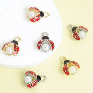 10 Chiếc Tinh Tế Mini Đỏ Bọ Rùa Men Quyến Rũ Với Kim Cương Giả Sáng Bóng & Ngọc Trai Kẻ Sọc Dễ Thương 3D Cánh Cứng Thiết Kế Thả Dầu Hợp Kim Mặt Dây Chuyền Cho DIY Vòng Cổ Vòng Tay Bông Tai Vòng Chân Pin