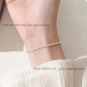 Vòng tay nữ làm bằng chất liệu titan cao cấp mạ bạc không gỉ thiết kế đơn giản thời trang