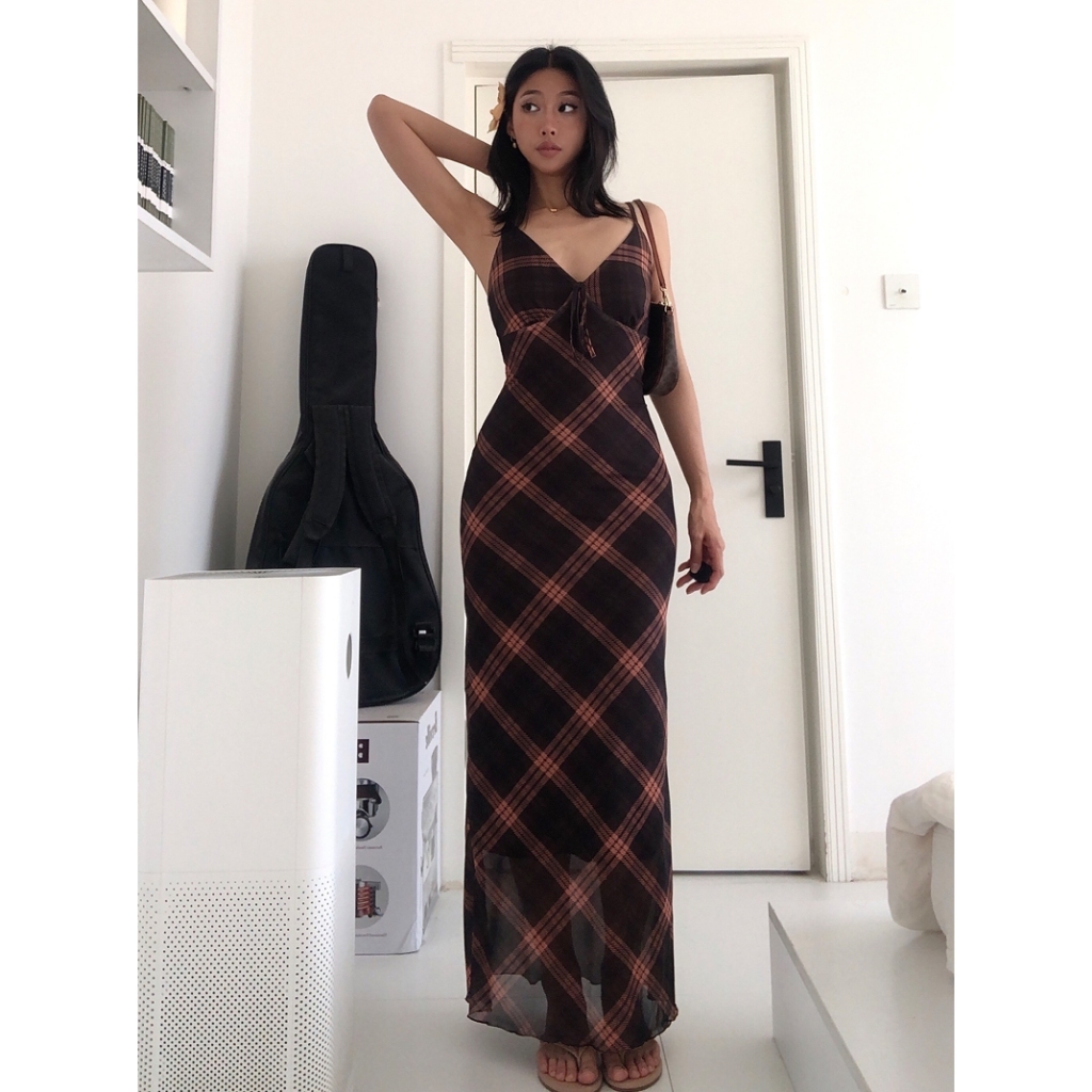 American Retro Hot Girl Cổ Chữ V Màu Sắc Tương Phản Đầm Gạc Kim Cương Váy Dài Pure Desire Người Nổi Tiếng Tính Khí Ôm Vừa vặn Sling Pháp Váy Dài Đến Mắt Cá Chân Kẻ Sọc Retro Hip-Covered Sling Over-the-