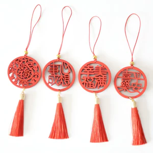 Đồ trang trí năm mới của Trung Quốc Tết Nguyên Đán Bằng gỗ rỗng Thẻ treo Hòa bình và Niềm vui Những suy nghĩ vui vẻ Thành công Móc chìa khóa Dấu hiệu may mắn Mặt dây chuyền cây cảnh DIY