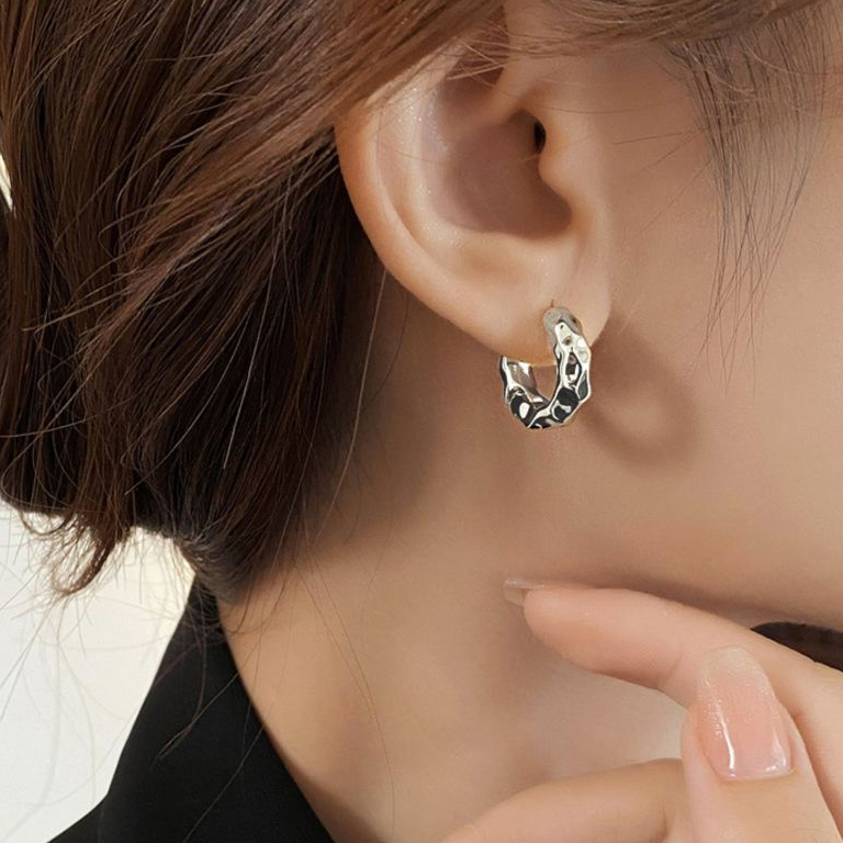 Ảnh Pinkdu Đơn Giản Nhỏ Vòng Tròn Vàng Bông Tai Thanh Lịch Mini Vòng Bông Tai Trang Sức Quà Tặng PD1897 4