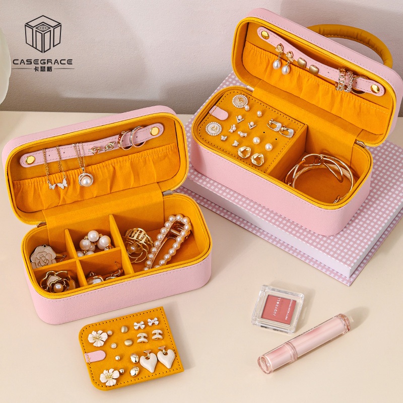 Hộp trang sức CASEGRACE có tay cầm bằng da Pu - Bảo quản rộng rãi cho dây chuyền, nhẫn, vòng tay & mỹ phẩm - Dụng cụ sắp xếp bông tai có thể tháo rời - Hoàn hảo cho màn hình mặt bàn gia đình