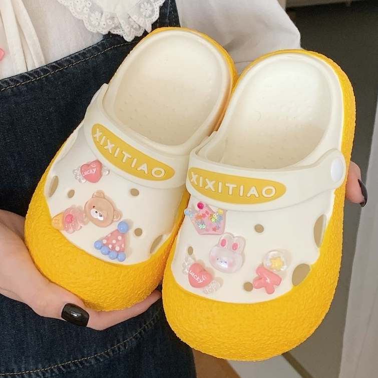 Gấu Nhỏ Giày Sandal Trẻ Em Dép Shit-stepping Lỗ Giày EVA Đế Mềm Chống Trơn Trượt Dép Trẻ Em Dép Dép Trẻ Em Một Giày Hai-