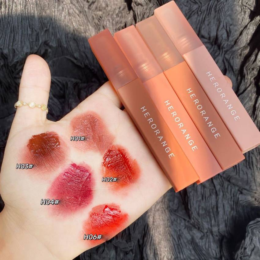 Son môi Herorange mịn màng như nhung, không thấm nước, bền và khô