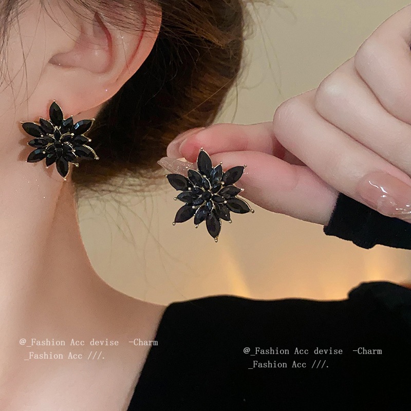 Bông tai hình học hoa zircon kim Châu Âu và Hoa Kỳ niche thời trang đinh tán phóng đại cảm giác cao cấp của tất cả các bông tai phù hợp bán buôn nữ