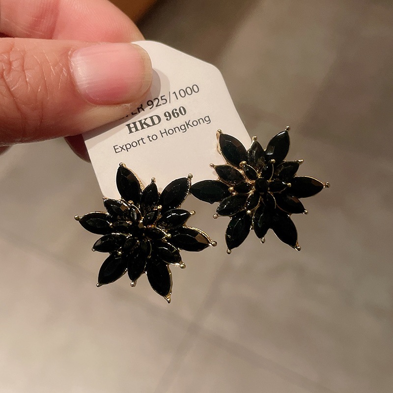 Bông tai hình học hoa zircon kim Châu Âu và Hoa Kỳ niche thời trang đinh tán phóng đại cảm giác cao cấp của tất cả các bông tai phù hợp bán buôn nữ