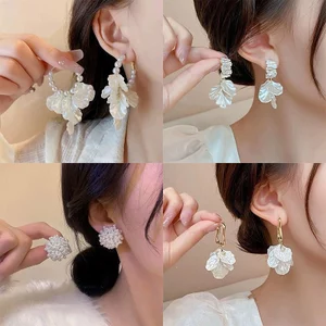 Bông tai ngọc trai cao cấp kiểu Pháp nhẹ nhàng sang trọng cao cấp khí chất đinh tán thiết kế thích hợp Bông tai cảm giác nữ bán buôn