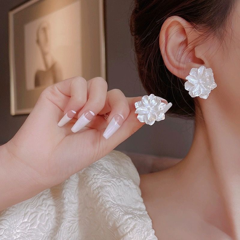 Bông tai ngọc trai cao cấp kiểu Pháp nhẹ nhàng sang trọng cao cấp khí chất đinh tán thiết kế thích hợp Bông tai cảm giác nữ bán buôn