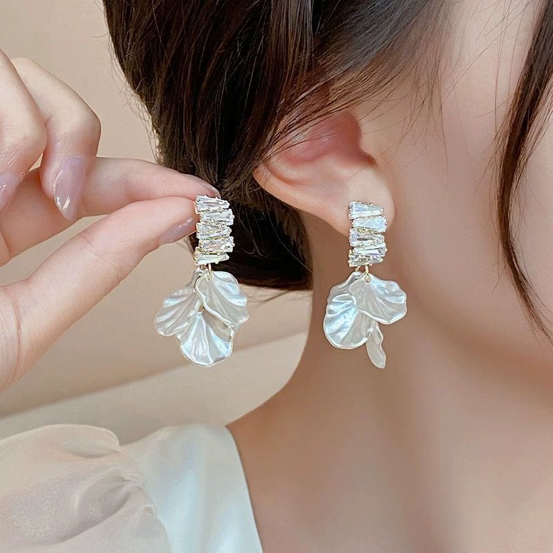 Bông tai ngọc trai cao cấp kiểu Pháp nhẹ nhàng sang trọng cao cấp khí chất đinh tán thiết kế thích hợp Bông tai cảm giác nữ bán buôn