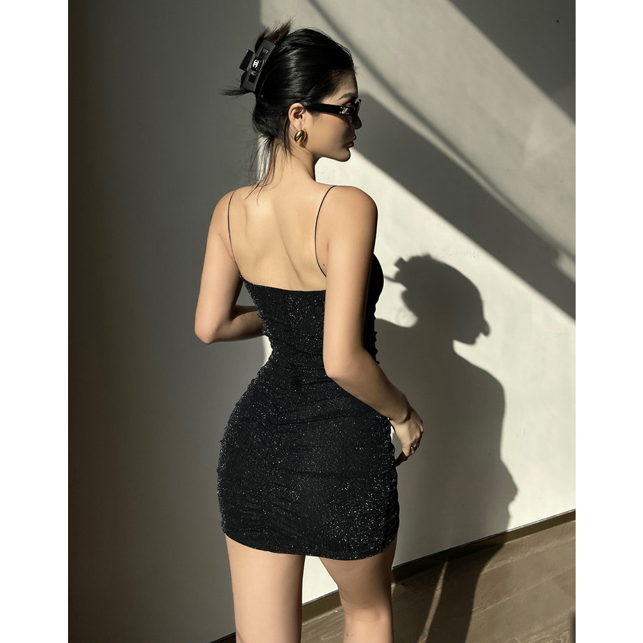 Hot Girl Bạc Lụa Xếp Ly Mỏng Sling Dress Mùa Hè Eo Cao Ôm Ngắn Gợi Cảm Váy Hông Âu Mỹ Kentou Thể Hiện Thân Váy Ngắn Dây Đeo Vai Mỏng Flat Sling Dress Atmosphere Gạc Vest Close @ -