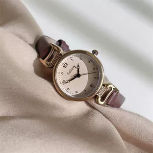 Đồng hồ Pháp Nữ Instagram Phong Cách Retro Học Sinh Trung Học Nhỏ Và Thanh Lịch Ánh Sáng Sang Trọng Đơn Giản Tính Khí Đồng Hồ Dây Đeo Siêu Mịn