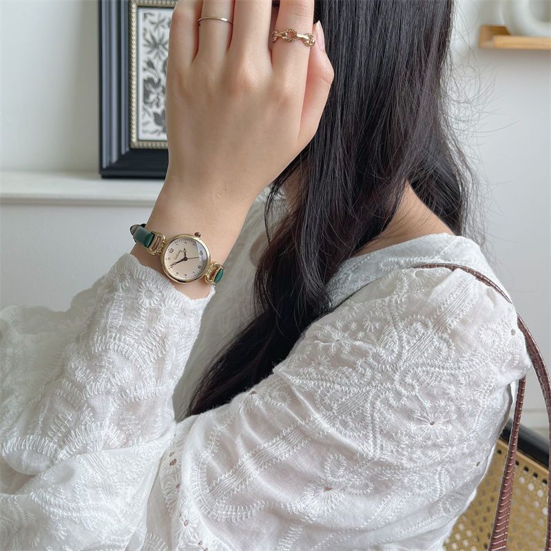 Đồng hồ Pháp Nữ Instagram Phong Cách Retro Học Sinh Trung Học Nhỏ Và Thanh Lịch Ánh Sáng Sang Trọng Đơn Giản Tính Khí Đồng Hồ Dây Đeo Siêu Mịn