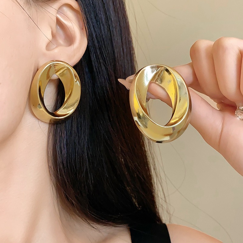 Vòng cổ dây đeo tròn xuyên biên giới Châu Âu và Hoa Kỳ thích hợp thiết kế đơn giản cảm giác chuỗi xương đòn đi lại cá tính cổ mới bán buôn