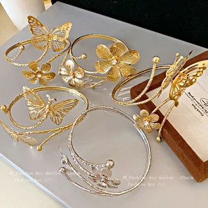 Châu Âu và Hoa Kỳ xuyên biên giới hoa kim cương mở vòng tay khí chất nhỏ gió lạnh vòng tay thời trang ánh sáng sang trọng cao cấp cảm giác trang sức tay