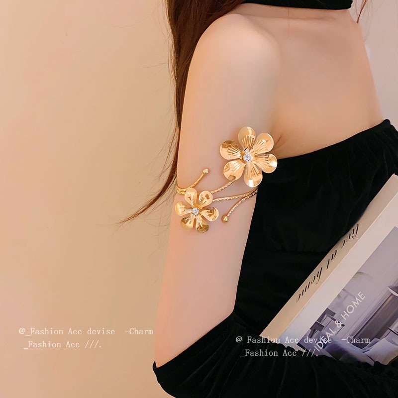 Châu Âu và Hoa Kỳ xuyên biên giới hoa kim cương mở vòng tay khí chất nhỏ gió lạnh vòng tay thời trang ánh sáng sang trọng cao cấp cảm giác trang sức tay