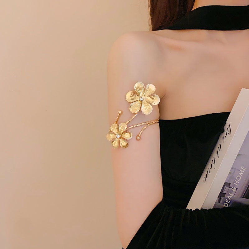 Châu Âu và Hoa Kỳ xuyên biên giới hoa kim cương mở vòng tay khí chất nhỏ gió lạnh vòng tay thời trang ánh sáng sang trọng cao cấp cảm giác trang sức tay