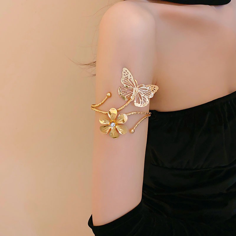 Châu Âu và Hoa Kỳ xuyên biên giới hoa kim cương mở vòng tay khí chất nhỏ gió lạnh vòng tay thời trang ánh sáng sang trọng cao cấp cảm giác trang sức tay