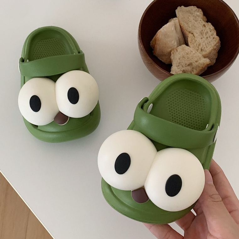Đôi Mắt Lớn Giày Sandal Trẻ Em Dép Bước Vào Shit Feel Hole Giày EVA Đế Mềm Chống Trơn Trượt Dép Trẻ Em Dép Dép Trẻ Em Dép Trẻ Em