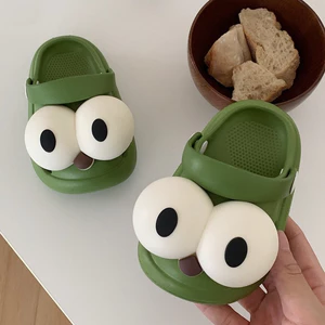 Đôi Mắt Lớn Giày Sandal Trẻ Em Dép Bước Vào Shit Feel Hole Giày EVA Đế Mềm Chống Trơn Trượt Dép Trẻ Em Dép Dép Trẻ Em Dép Trẻ Em