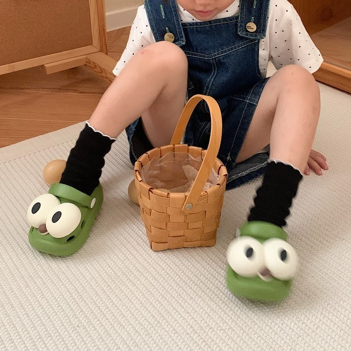 Đôi Mắt Lớn Giày Sandal Trẻ Em Dép Bước Vào Shit Feel Hole Giày EVA Đế Mềm Chống Trơn Trượt Dép Trẻ Em Dép Dép Trẻ Em Dép Trẻ Em