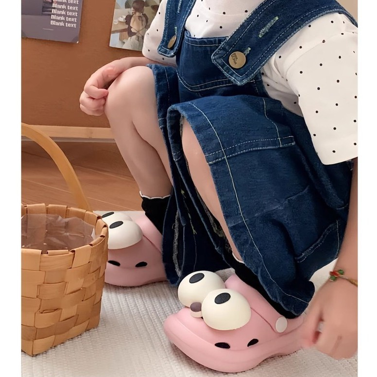 Đôi Mắt Lớn Giày Sandal Trẻ Em Dép Bước Vào Shit Feel Hole Giày EVA Đế Mềm Chống Trơn Trượt Dép Trẻ Em Dép Dép Trẻ Em Dép Trẻ Em