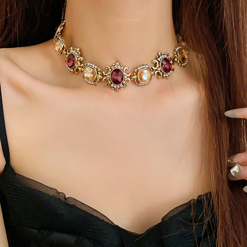 Bộ vòng cổ kim cương khảm vuông cổ điển phong cách tòa án chuỗi xương đòn tinh tế thời trung cổ điển trang sức xuyên biên giới