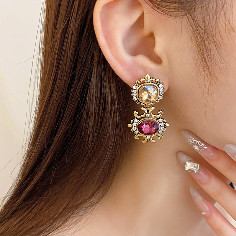 Bộ vòng cổ kim cương khảm vuông cổ điển phong cách tòa án chuỗi xương đòn tinh tế thời trung cổ điển trang sức xuyên biên giới