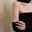 Hàn Quốc ins serpentine Vòng tay nhiều lớp kim loại thiểu số Vòng tay gió lạnh khí chất nhẹ sang trọng cảm giác cao cấp của trang sức tay bán buôn