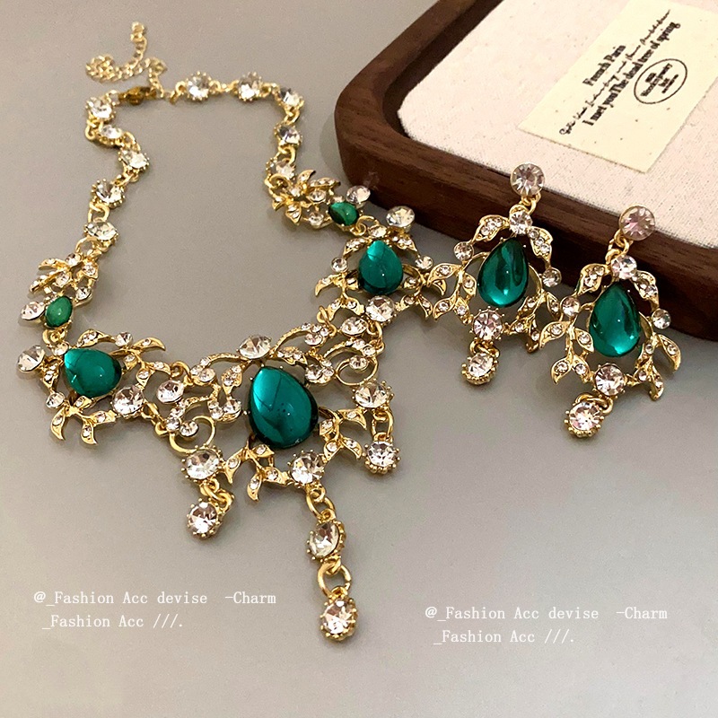 Vòng cổ mặt dây chuyền lá kim cương phong cách tòa án thời trang chuỗi xương đòn nhẹ cổ điển sang trọng