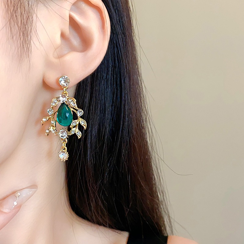 Vòng cổ mặt dây chuyền lá kim cương phong cách tòa án thời trang chuỗi xương đòn nhẹ cổ điển sang trọng