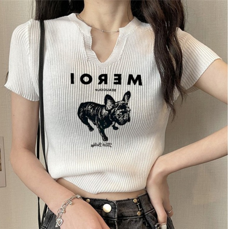 Áo phông ngắn tay cổ chữ V dệt kim lụa lạnh Áo phông in hoa vai trước mẫu mới mùa hè cho nữ