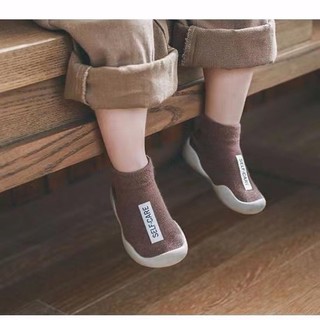 Đôi giày tập đi đế cao su mềm chống trượt cho bé
