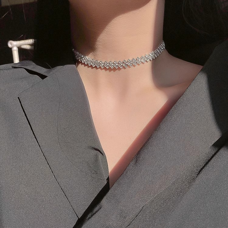 Vòng cổ choker độc đáo, style thời trang tối giản dành cho nữ