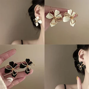 Kim bạc Pháp cổ điển bông tai hoa siêu cổ tích nhẹ sang trọng đinh tán cao cấp thiết kế thích hợp Bông tai Instagram bán buôn nữ