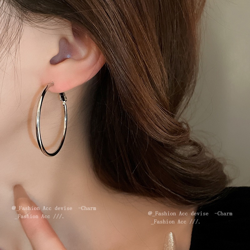 Bông tai vòng kim loại bạc tròn trơn phóng đại đơn giản khí chất bông tai thích hợp tất cả các cặp bông tai giác quan cao cấp bán buôn nữ