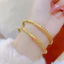 Vòng tay titan cao cấp không gỉ mạ vàng 24k hoạ tiết gợn sóng thời trang sang trọng dành cho nữ