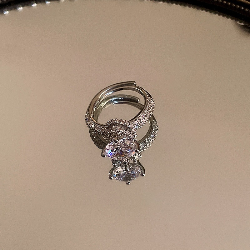 Nhẫn nữ đá hào quang full-zircon với thiết kế sang trọng và thanh lịch, phù hợp cho trang sức hàng ngày