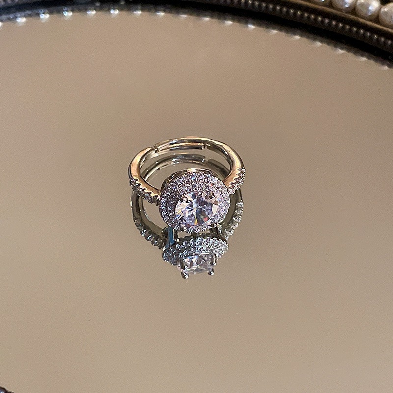 Nhẫn nữ đá hào quang full-zircon với thiết kế sang trọng và thanh lịch, phù hợp cho trang sức hàng ngày